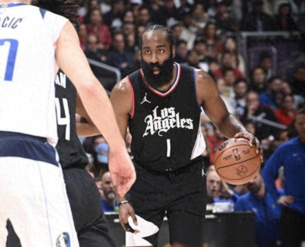 快船vs独行侠G2半场：独行侠45-41领先快船，东契奇18