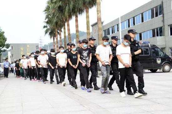 浙江乐清警方破获一特大网络交友诈骗案