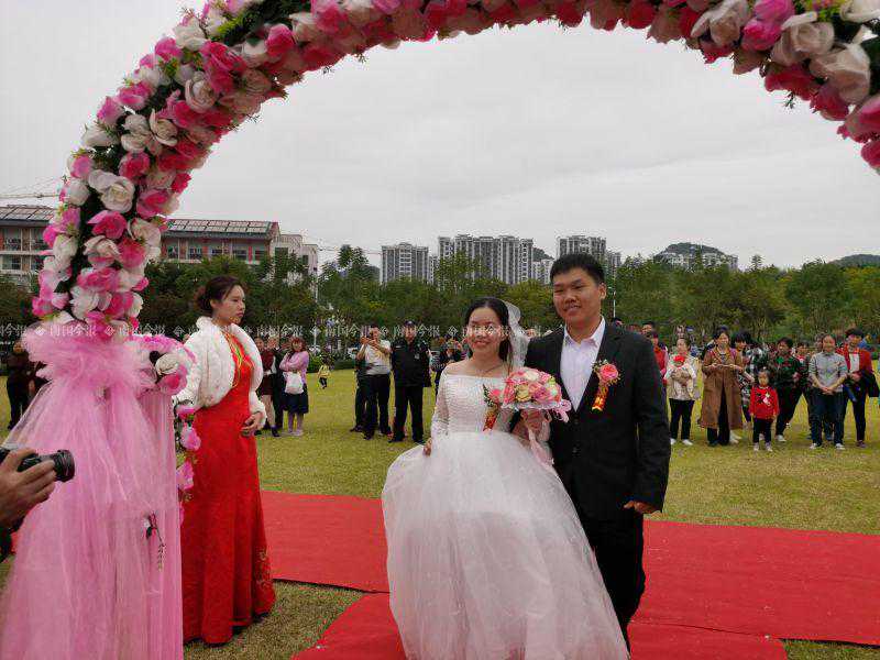倡导婚事新办简办，柳州举行第二届公益集体婚礼
