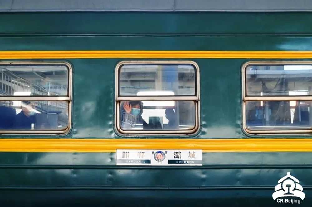 最爱“烟熏妆”的“95后”铁路小姐姐来认识一下