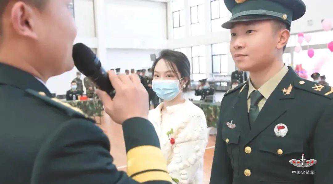 军营相亲会，约