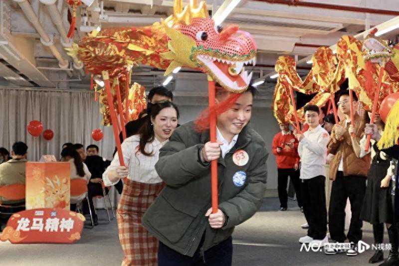 行花街觅良缘，广州青年交友活动年味十足