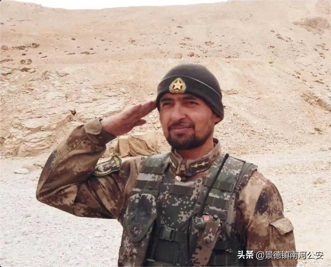 为“大胡子军官”征婚，这个必须火！