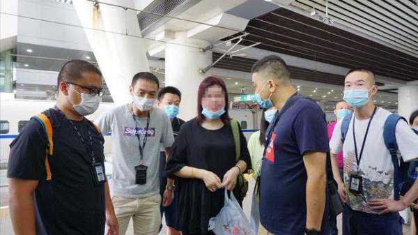 网恋诈骗近百万 抓获当天还有男子向其转账