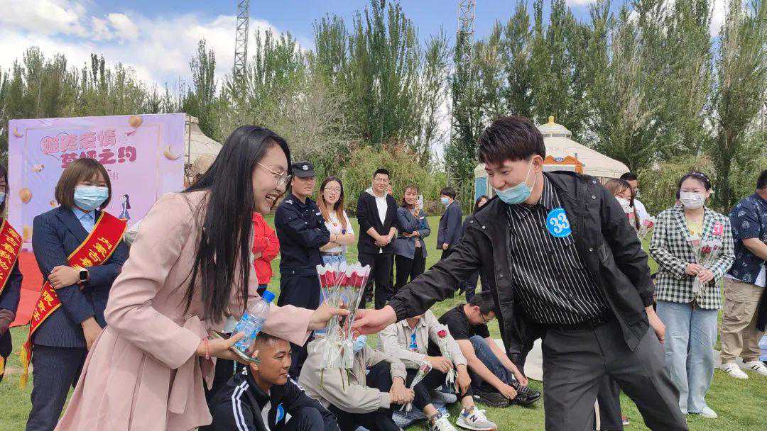 临河这场相亲会落下帷幕，猜猜有几对儿牵手成功？