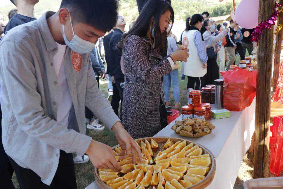 为找肤白貌美的空姐，南宁一小伙花了三万元相亲费，结果遇到的都是“托”？
