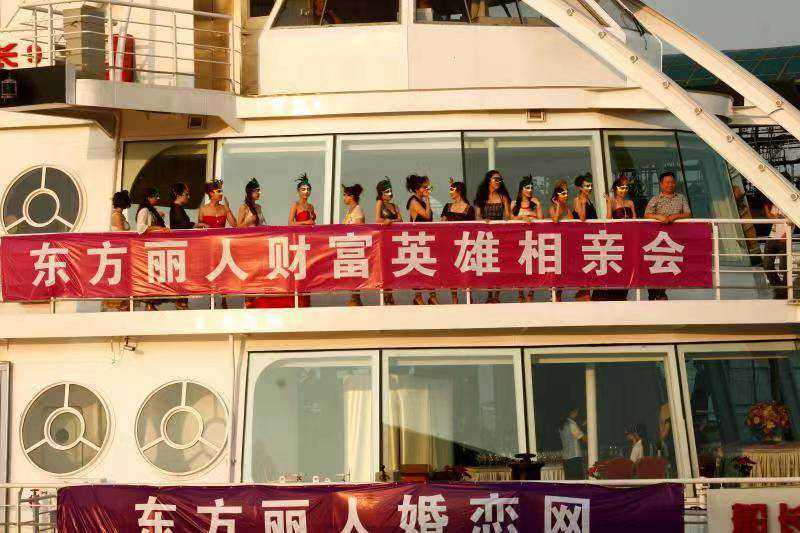 “中国当代金牌红娘”屈富强，面向全国招募10万名红娘