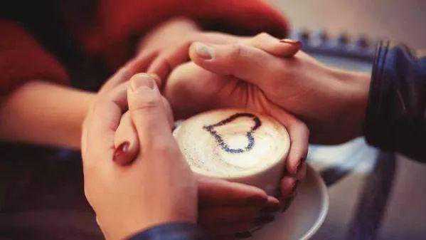 “暖男”同时交往8个女友，牢记生理期！还有更狗血的……