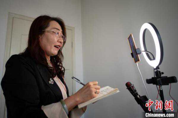 山西52岁阿姨的“红娘直播间”：上千名单身青年择偶观的碰撞