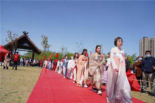 河北廊坊市大厂回族自治县举办“银汉迢迢 鹊桥归路”相亲活动