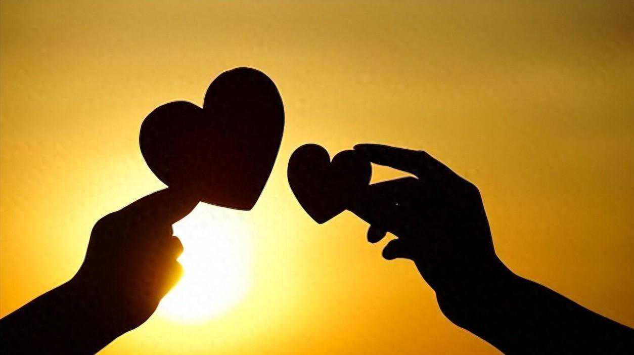 表姐相亲找了一名军官，不用长期相处，每个月上交工资，她很幸福