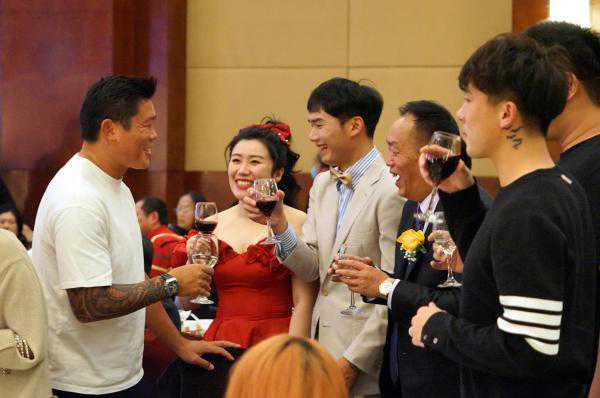 恩师徐根宝为朱峥嵘证婚：超过有俩娃的武磊、吕文君，响应国家号召生三胎