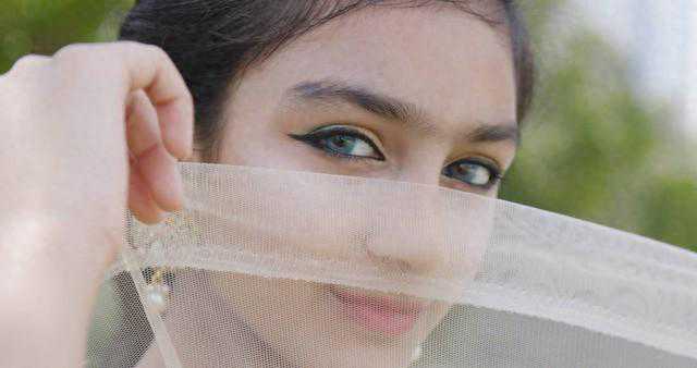 我在阿富汗，揭开一位穆斯林美女的神秘面纱，她非要跟我嫁到中国