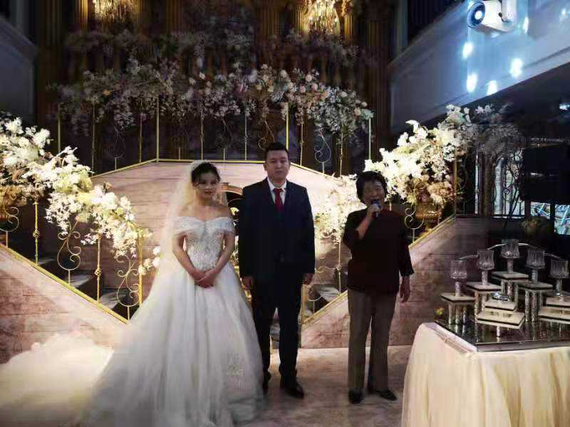 养父瘫痪八年，养子不离不弃！“特殊身份”证婚人婚礼现场讲述人间大爱