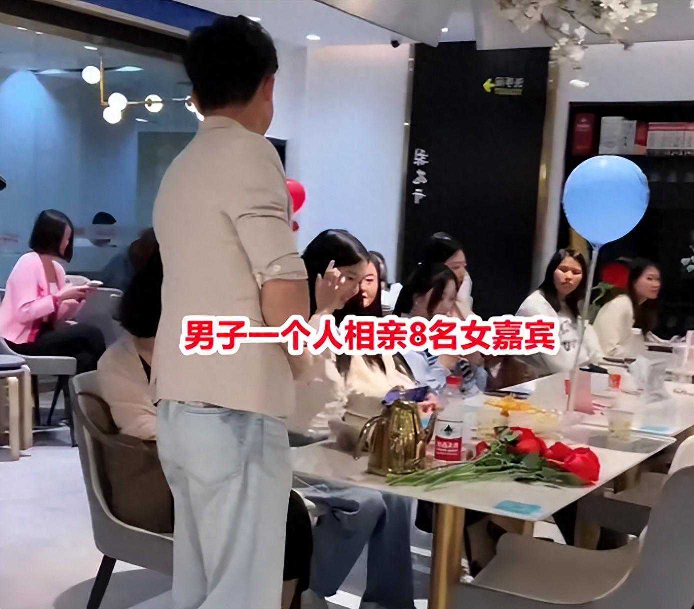 广州男子同时相亲8名女孩，长发美女被一眼看中，网友：1号更适合