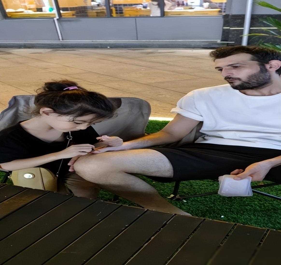 我是老师，年薪30万，二婚嫁小10岁高1.93土耳其帅哥，婚