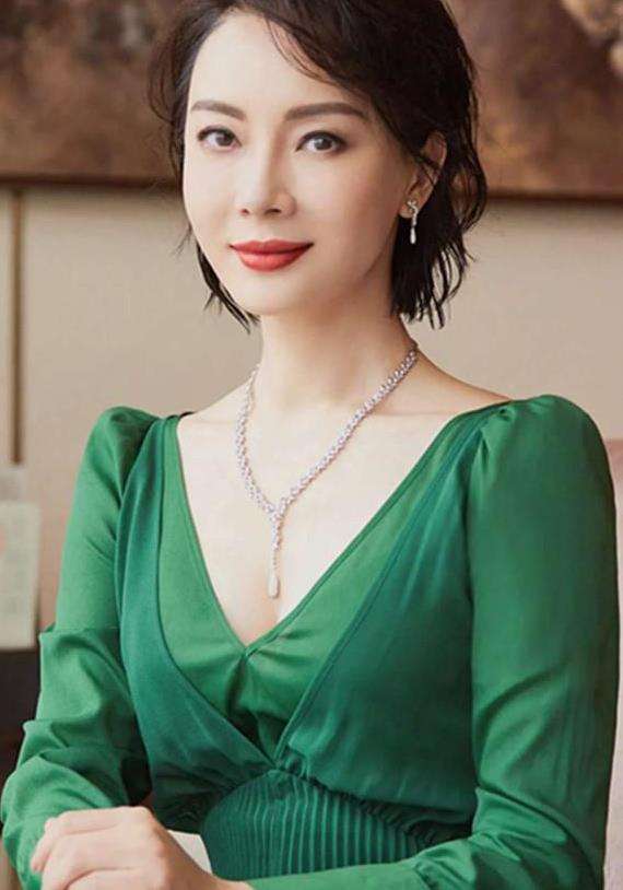 “旗袍女神”陈数：甘愿当继母嫁给花心二婚男，婚姻生活如何？