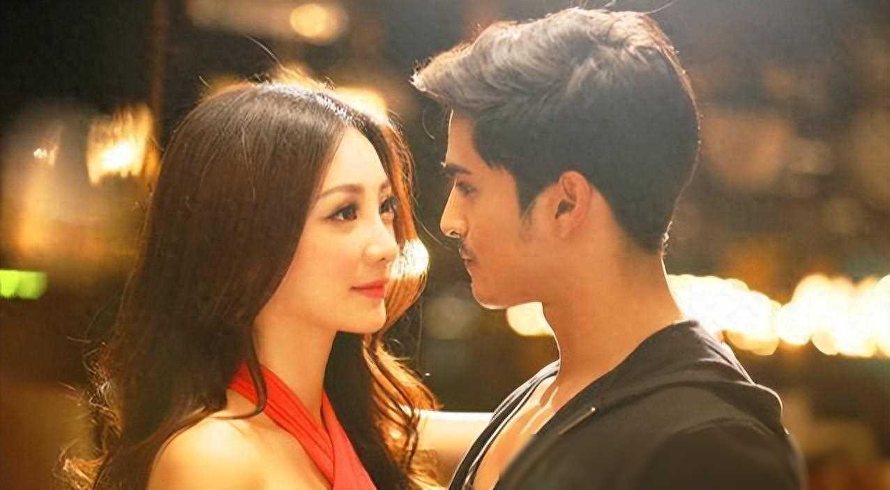 婚礼现场大逆转：新娘抱着“男闺蜜”耳语后痛哭，新郎当众拒婚！