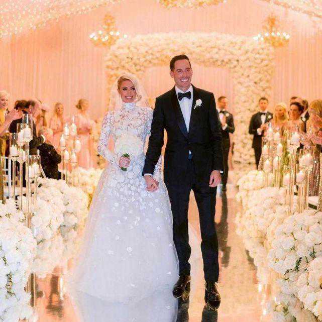 帕丽斯希尔顿婚礼全纪录，新郎激动落泪，庆典后穿婚纱游乐园狂欢