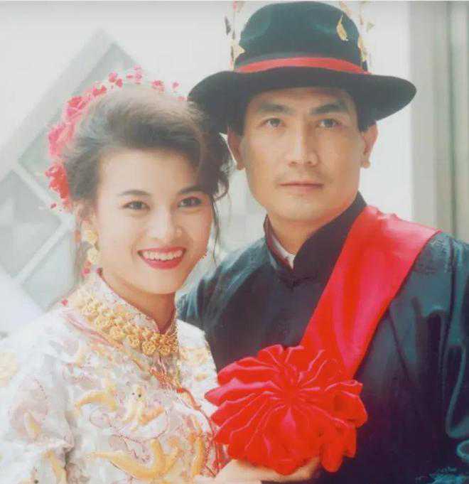 离婚后的命运：她重获新生，他却陷颓败