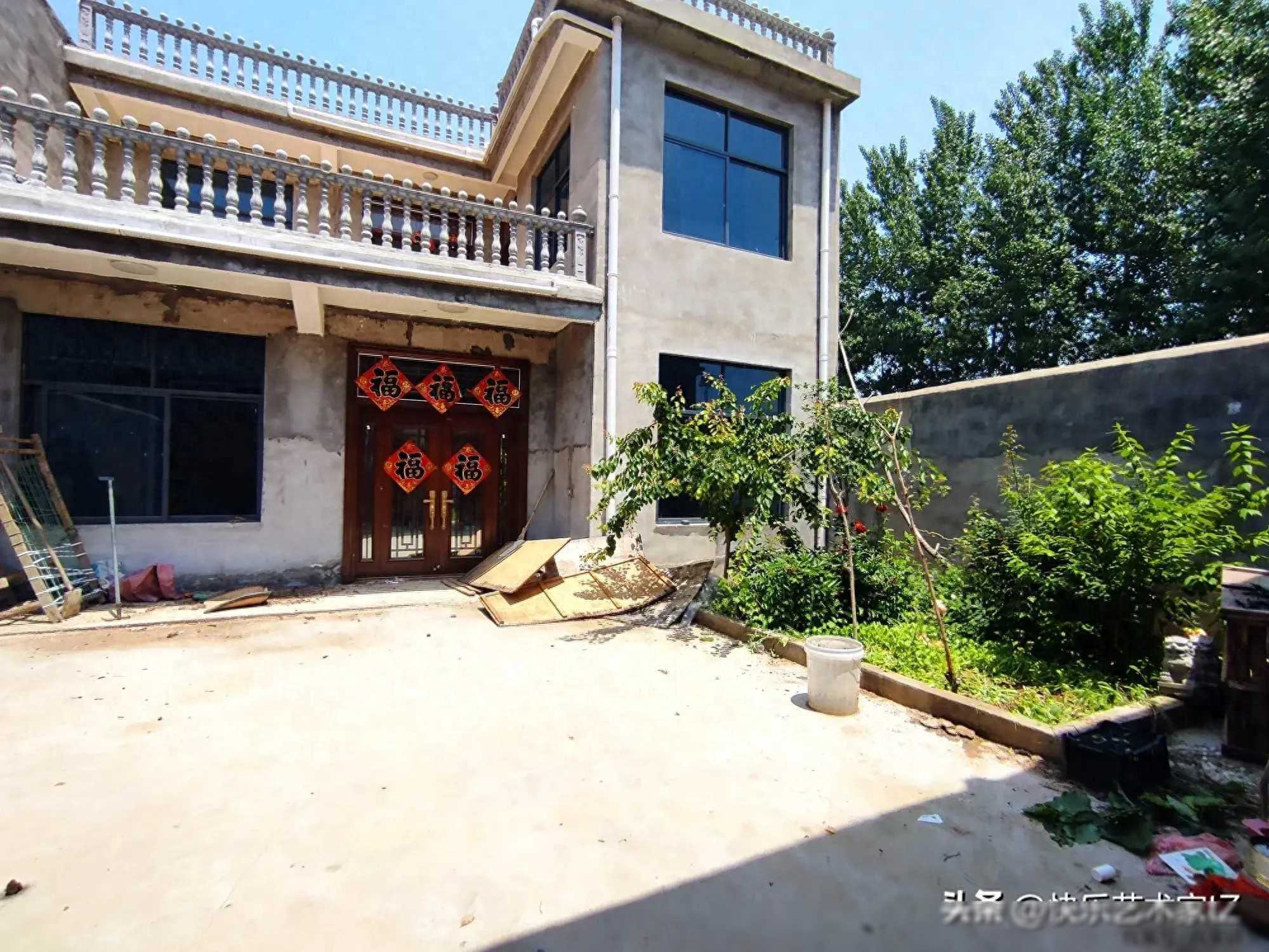 老家侄子28岁，今年找了个女人结婚了。