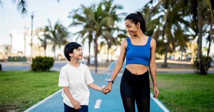 她36岁，工资13000，离婚后一个人生活，婆婆打电话让把孩