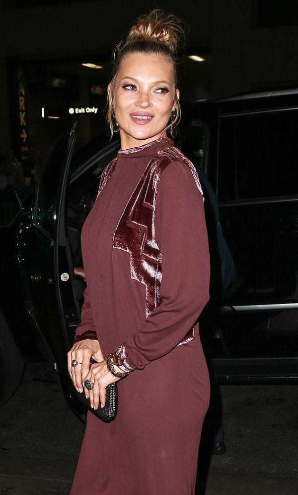 凯特莫斯现身马克雅可布婚礼，16岁女儿穿“金色”礼服抢镜！