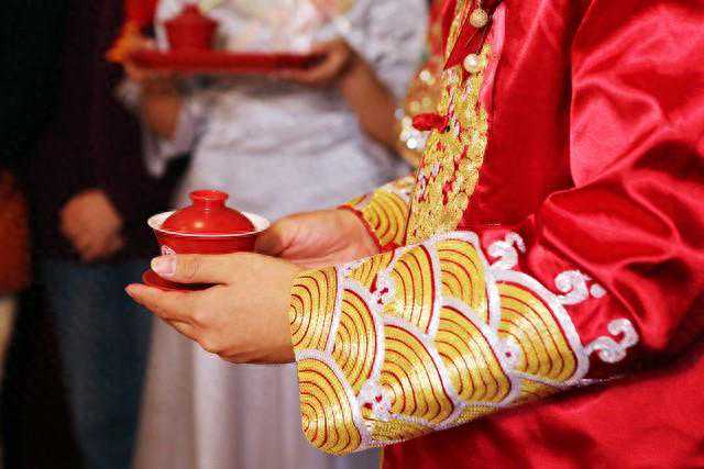 一对新人闪婚闪离后，男方要求退还彩礼，女方：退钱？你做梦！