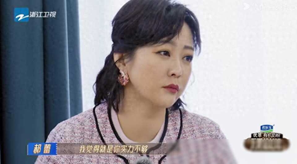 她和邓超同居三年，10年内离婚两次，如今45岁靠“骂人”出圈