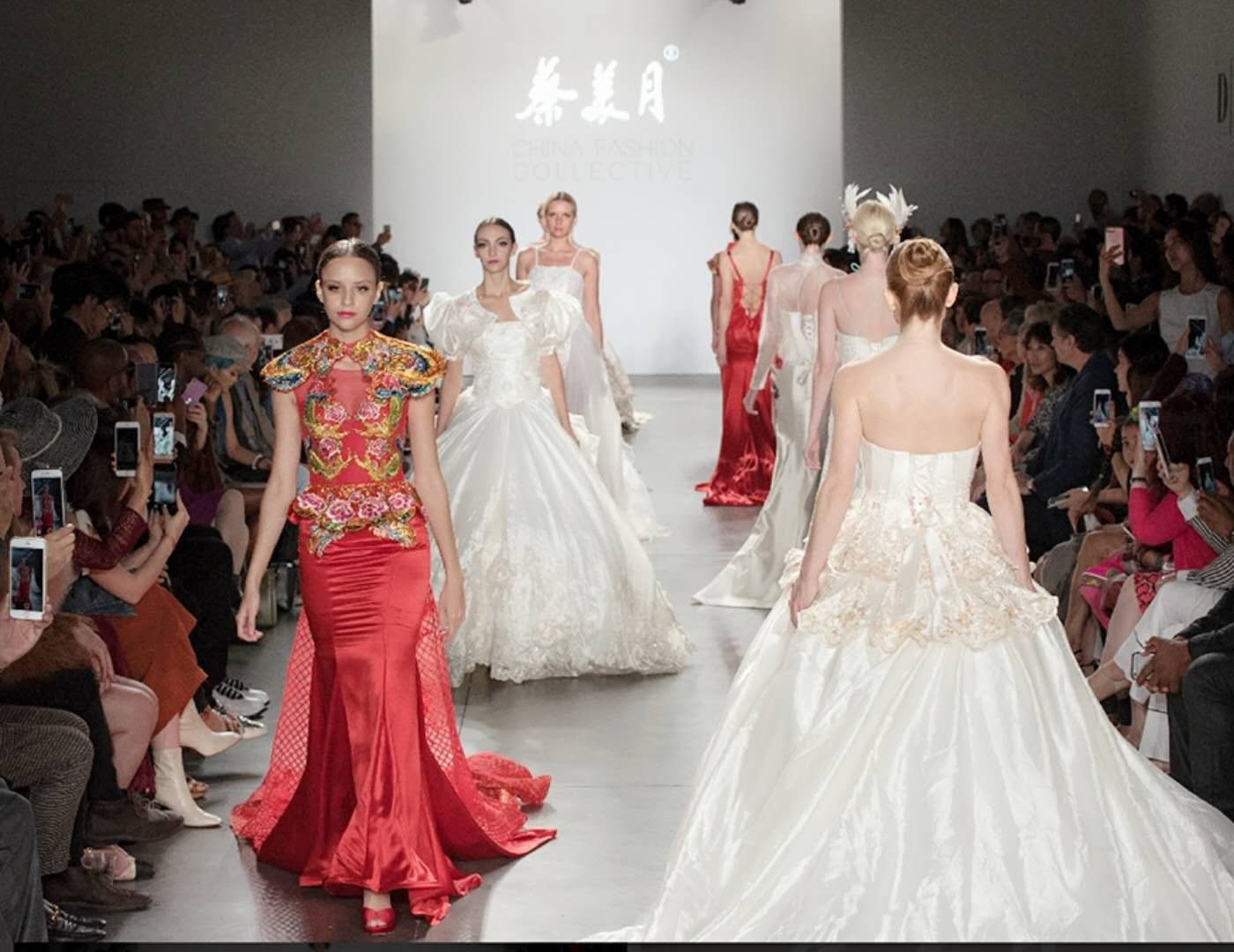 2017厦门国际时装周 中国嫁衣大赛暨蔡美月婚纱秀盛大开幕