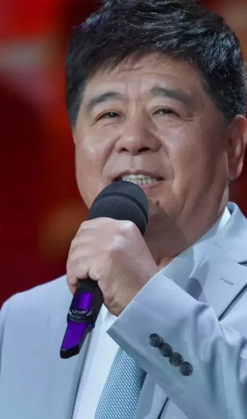 歌唱家王洁实：娶王晓红当老婆，结婚多年无绯闻，今其乐融融