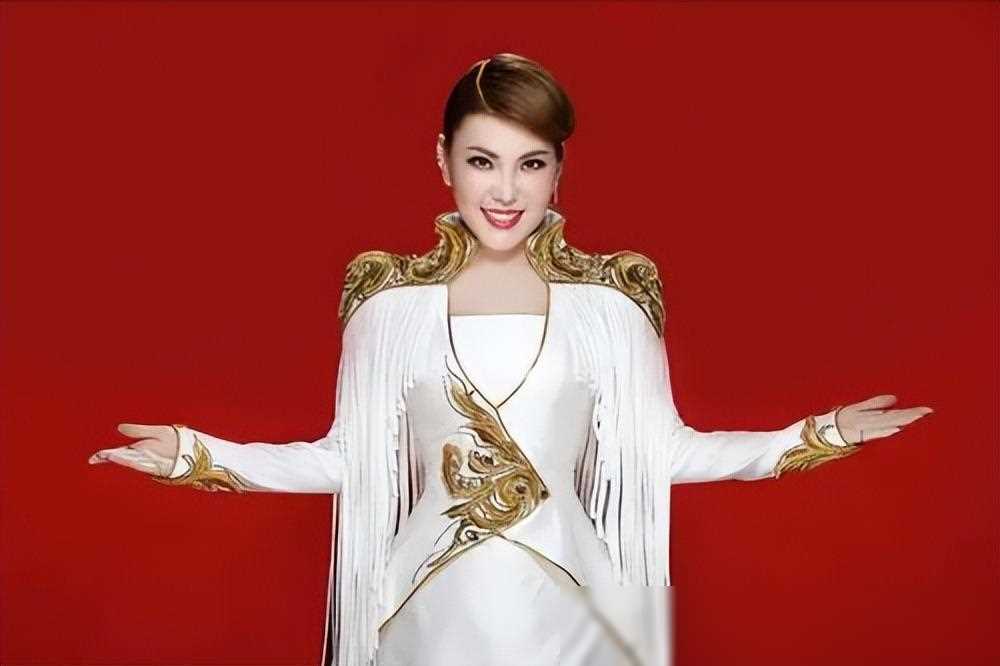 38岁的女歌手乌兰图雅，现在事业有成，怎么迟迟不肯结婚呢