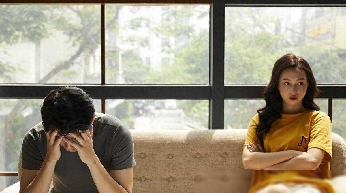 原创“凭什么管我？你是我前夫”，离婚不离家，前妻的答复前夫扎