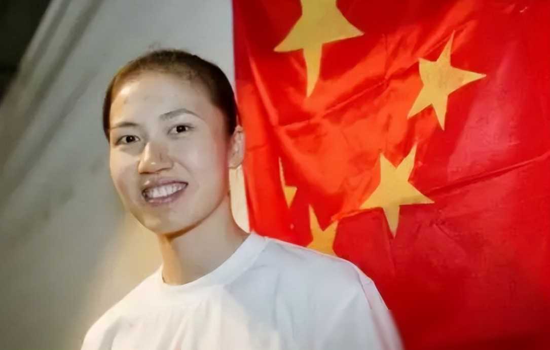 女排名将周苏红，10年前被全家逼迫离婚，改嫁富豪后怎样了