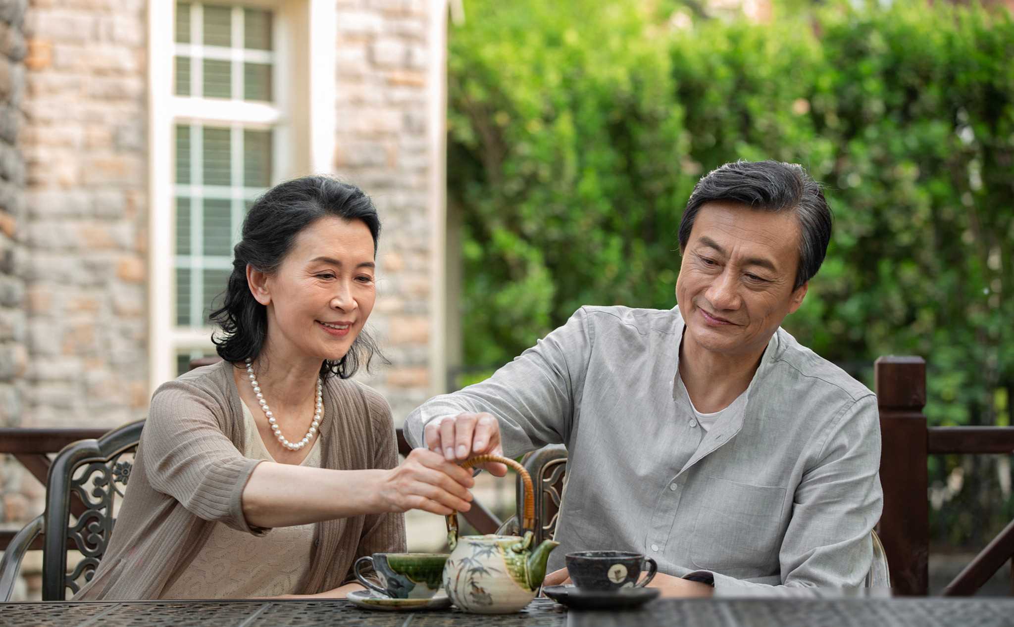 57岁大妈哭诉：跟64岁大爷再婚，结果被坑，白白做了三年免费