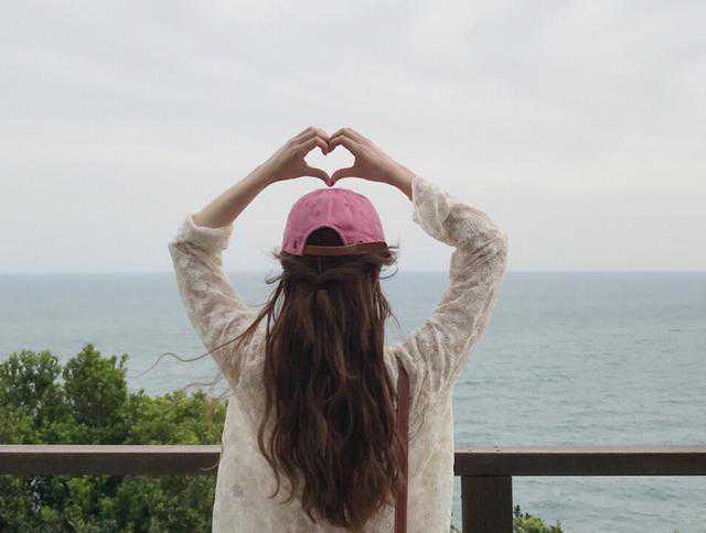 出轨人妻口述：同事一起出差容易发生婚外情，根本控制不住