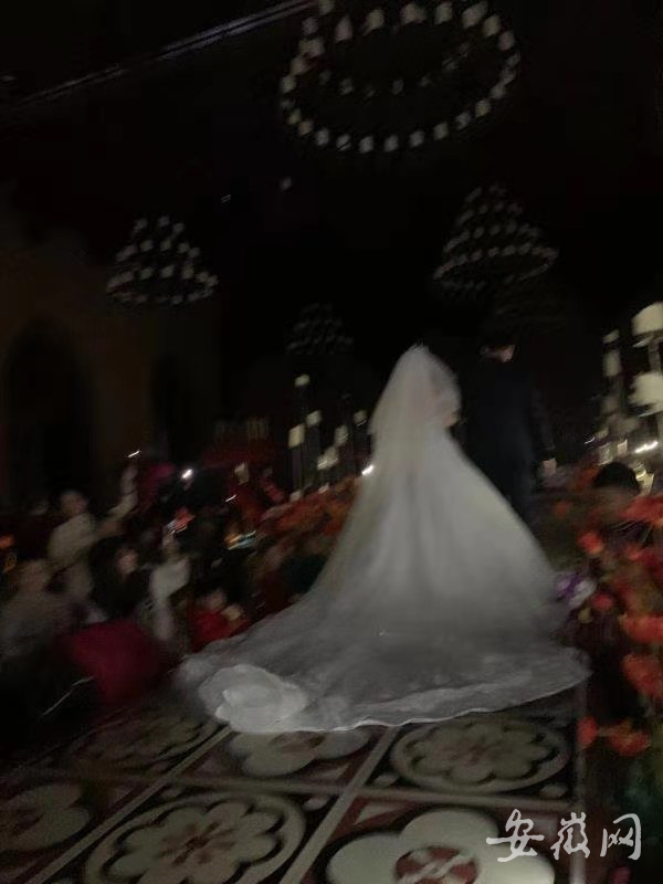 新人在合肥同庆楼花园酒店办婚礼 遭遇突然停电草草收场