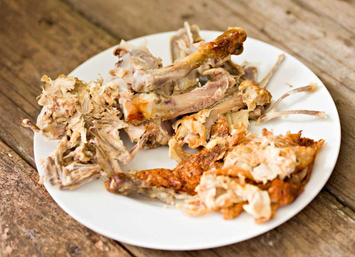 东北大叔花千元婚礼钱收“废”骨头，深加工处理，3年淘百万财富