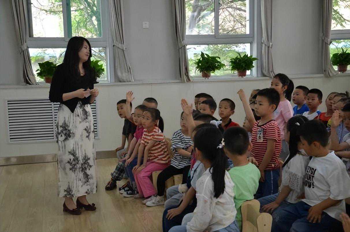 “离婚后她找医生，结果被要求上交工资，拒绝后却收到惊人零用”