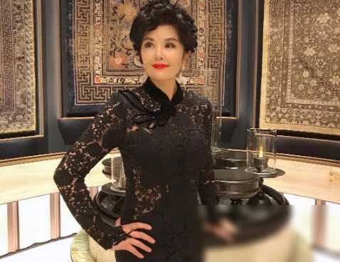 和著名导演离婚30年后，再看她的人生真是好飒，今62岁不孕不