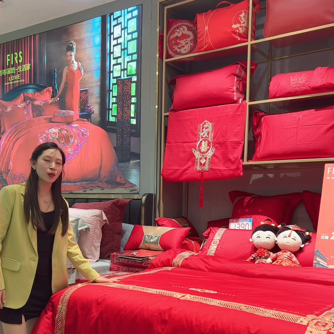 闺蜜就要结婚了，我今天到吾悦广场杉杉家纺给她选套鹅绒被...