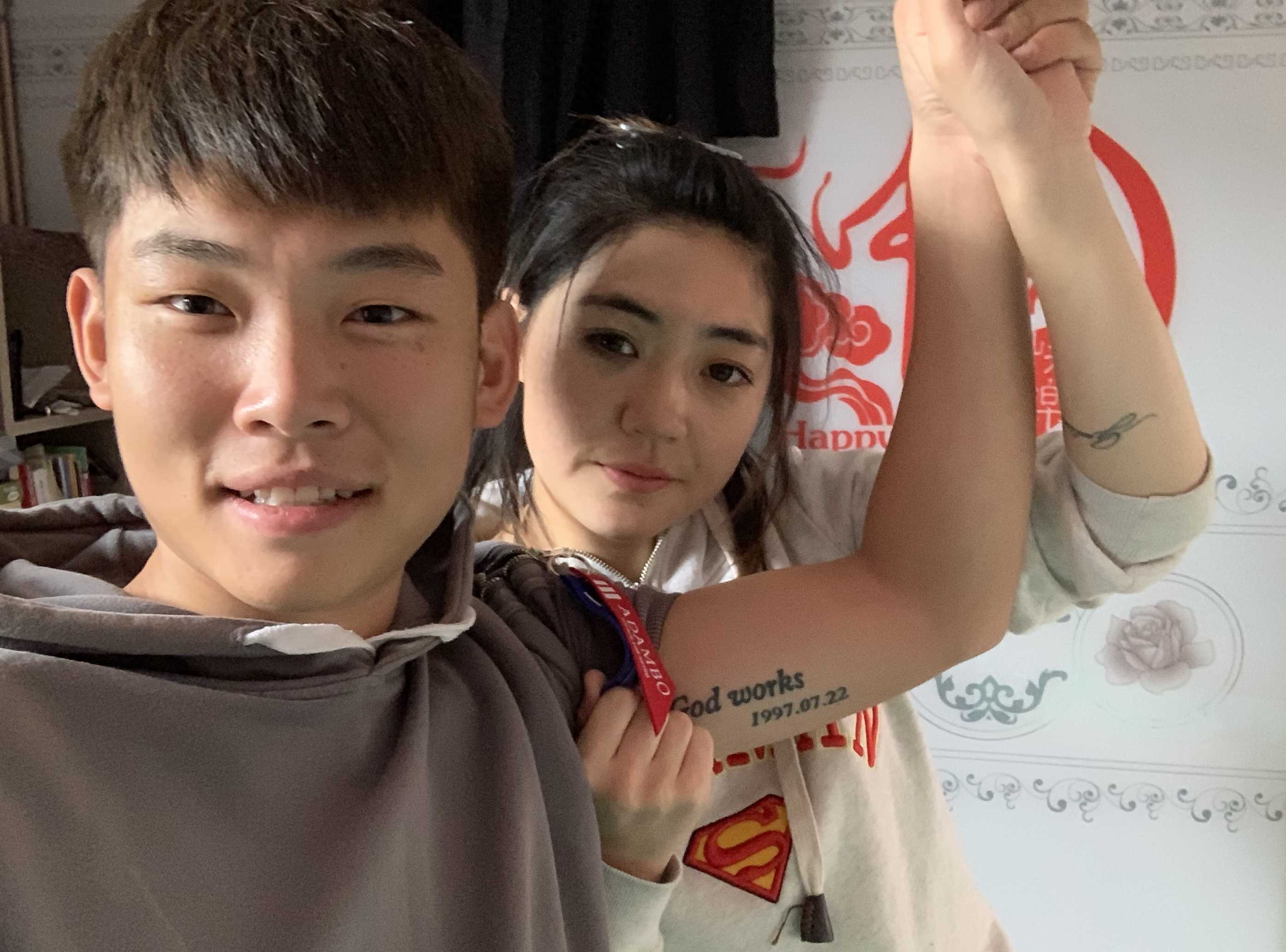 最美异地恋！聋哑男女相隔1300公里靠视频手语谈恋爱，已定婚期