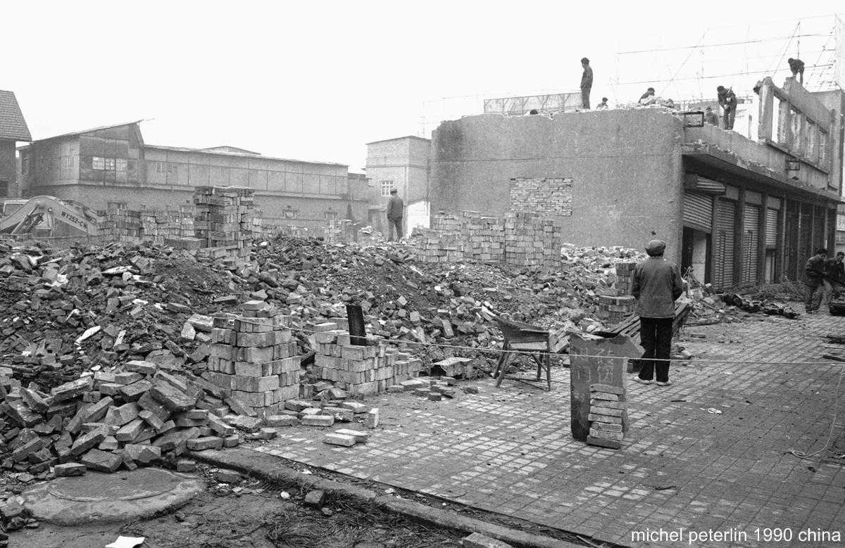 两年内追求刺激68次，丈夫还不愿离婚：她太丰满，不想便宜别人