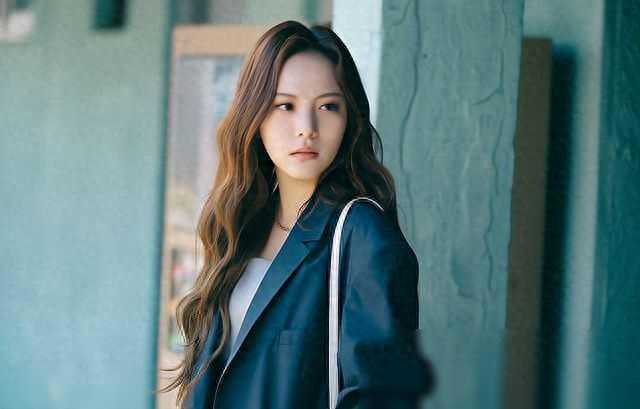 我嫂子的报复真狠，离婚8年不离家，给我妈烧完纸钱后才走的