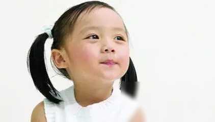 父亲婚后把母亲宠成了公主，可他去世后，母亲却活成了一个笑话。