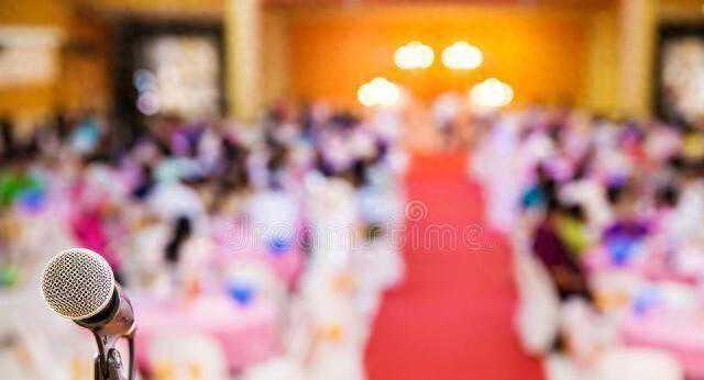 离婚一年，偶遇前婆婆在街边摆摊，看到她的手串，我扭过头抹眼泪