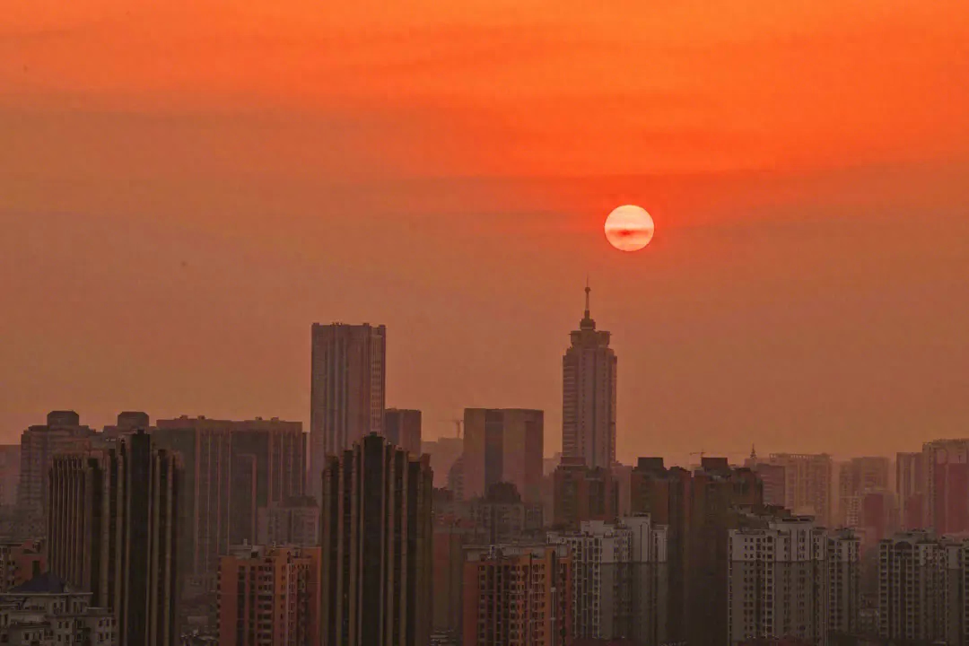 首付被岳母挪走给小舅买房，女婿报警离婚：我不是你女儿，不惯你