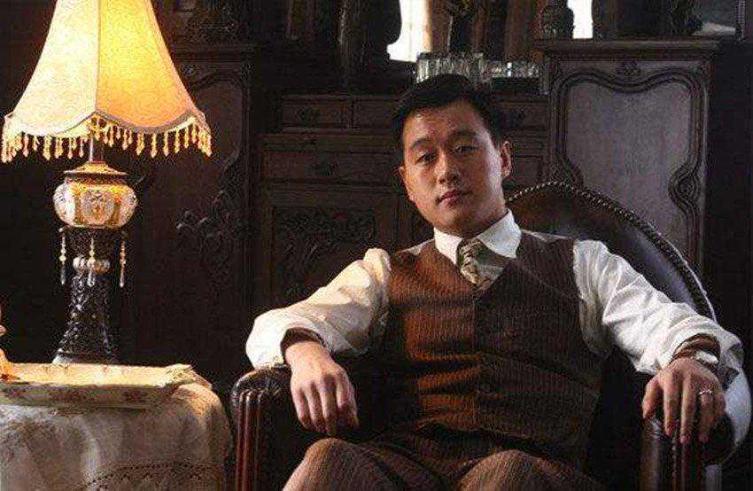 年轻帅气的孔祥熙长子，为何一定要娶一个近40岁的二婚女为妻