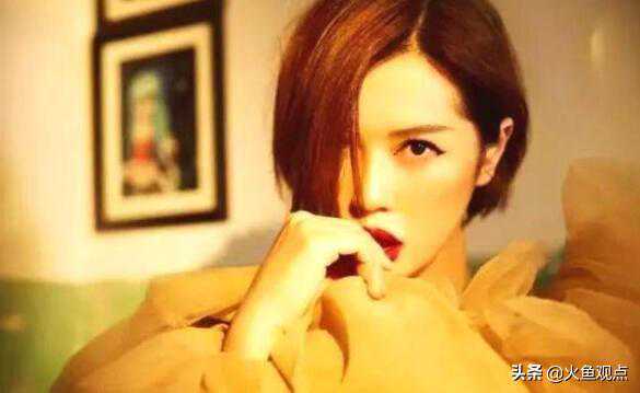 她身价赛黄渤，连拿8次影后却不红，声称饿死不拍广告，至今未婚