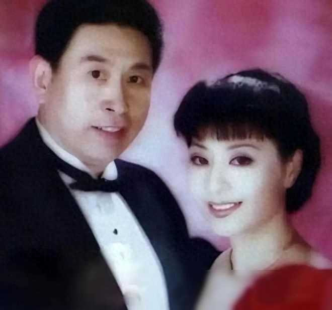 国家级歌唱家突然离世！6天疼痛不止紧急抢救，小10岁娇妻新婚